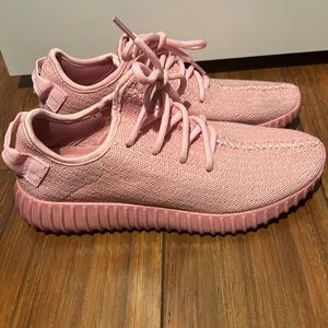 Yeezy boost size 7 Like New! 💕